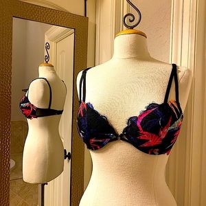 NWOT Victoria’s Secret PINK Date Push-Up Lace Bra